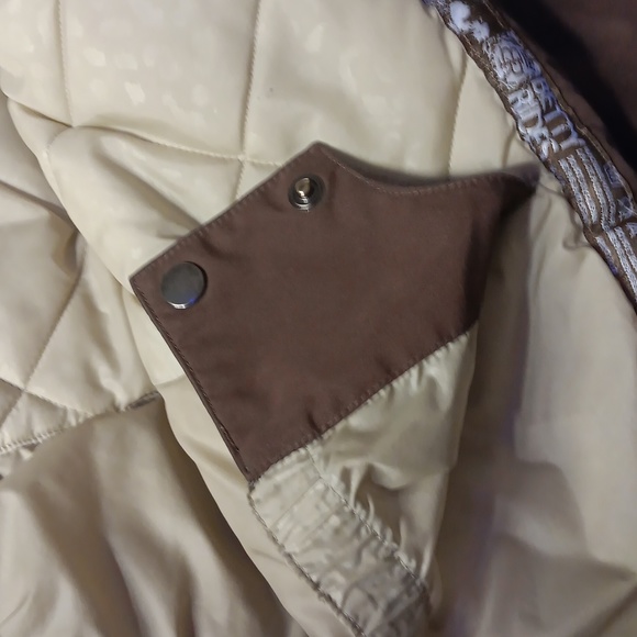 Betty Rides Snowboard Jacket w/ Detachable Fur Hood - Picture 7 of 10